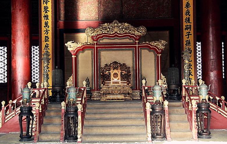 天帝所居的天宫称为紫微宫.明代的北京城有三重,都呈长方形.